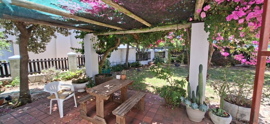 To Let 4 Bedroom Property for Rent in Kleinmond Western Cape